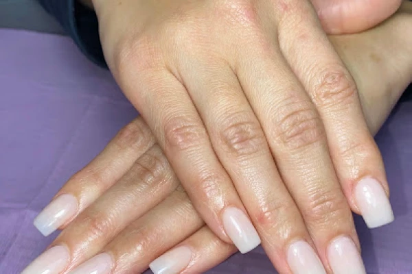 Lavi Nails