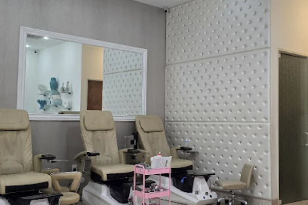 The White Spa Nails